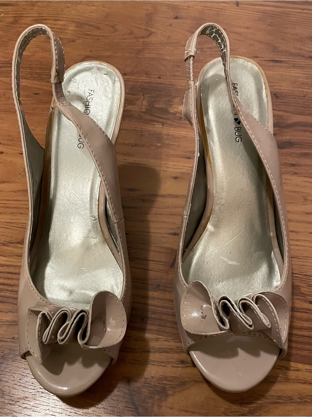Vintage Fashion Bug Beige Patent Slingback Peep-Toe Heels with Bow Size 6.5
